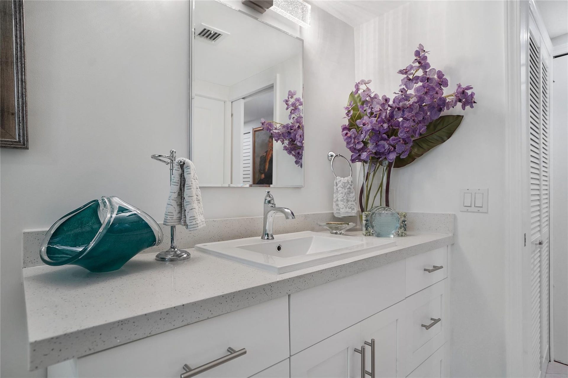 1530 S Ocean Boulevard, #203, Lauderdale By The Sea, FL 33062 The second bathroom.