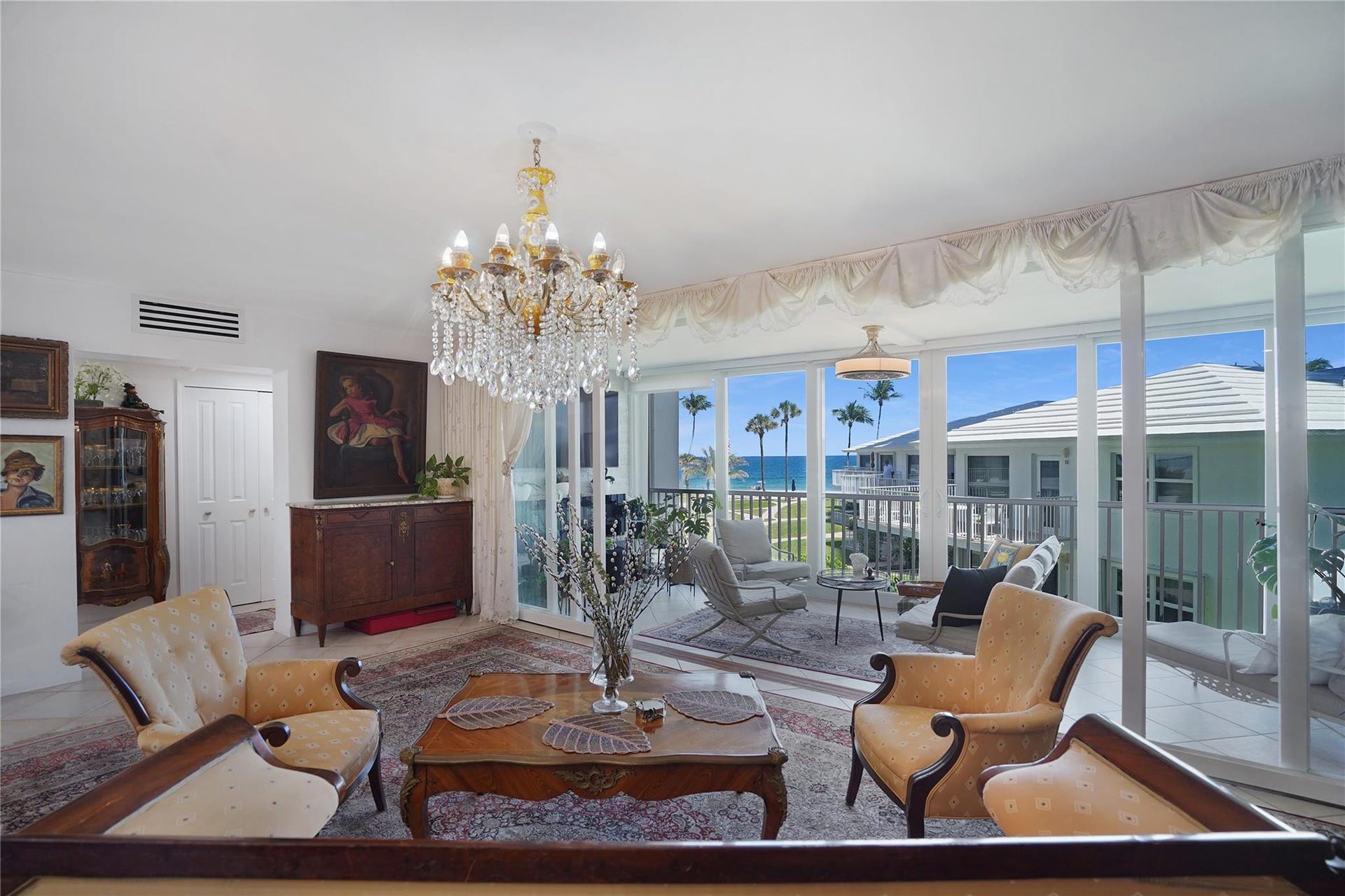 1530 S Ocean Boulevard, #203, Lauderdale By The Sea, FL 33062 The owner totally renovated this apartment with the help of an architect; thru the doorway on the left, she configured the hallways so that each apartment has an en suite bathroom. The doors conceal a closet. This is a split bedroom plan, so both bedrooms are on opposite sides of the apartment.