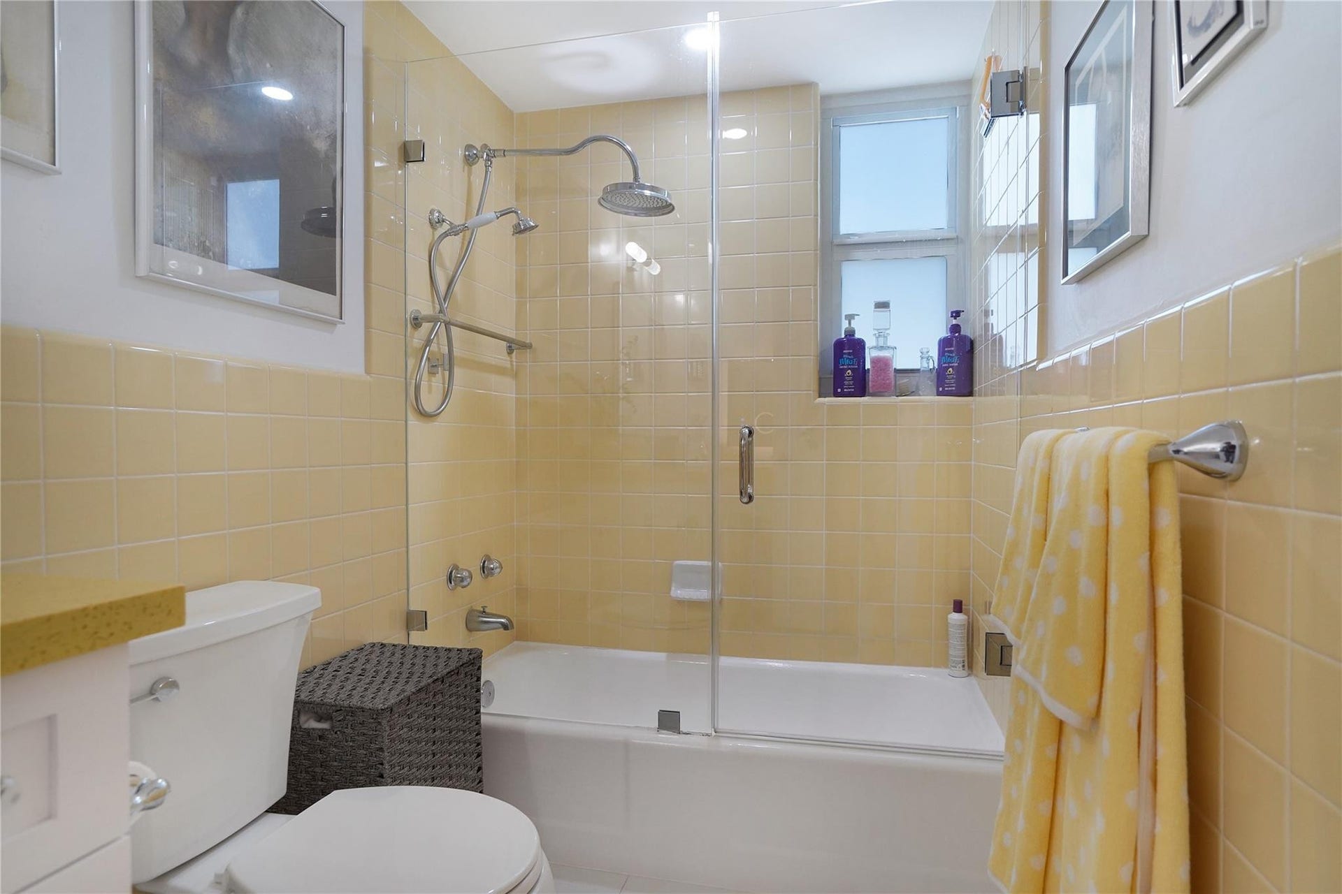 1530 S Ocean Boulevard, #203, Lauderdale By The Sea, FL 33062 It is always nice to have a window in a bathroom.