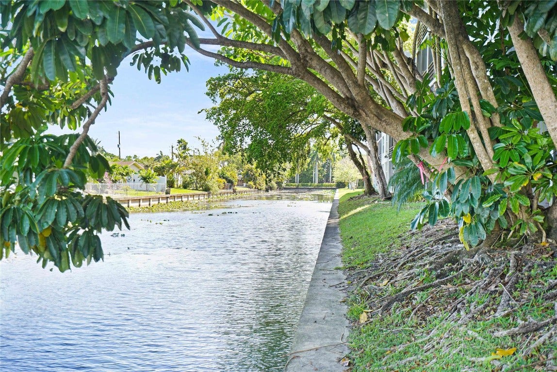 120 Royal Park Drive, #1B, Oakland Park, FL 33309