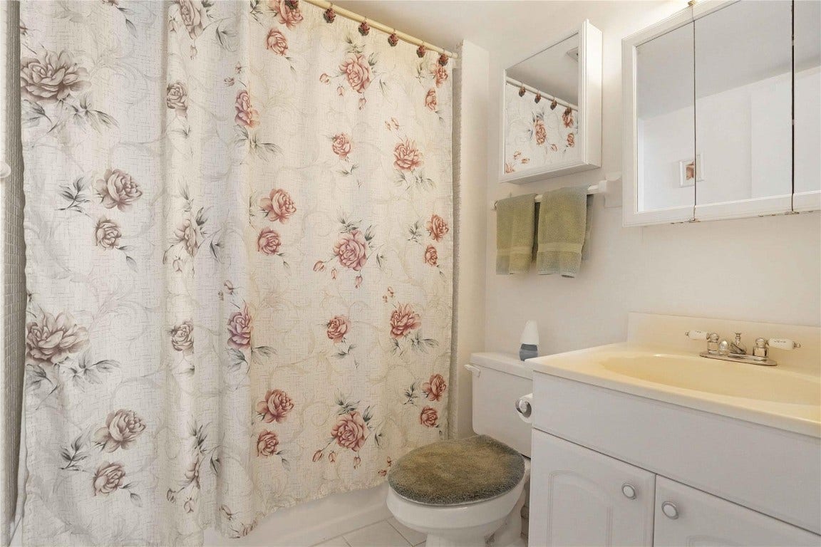 120 Royal Park Drive, #1B, Oakland Park, FL 33309