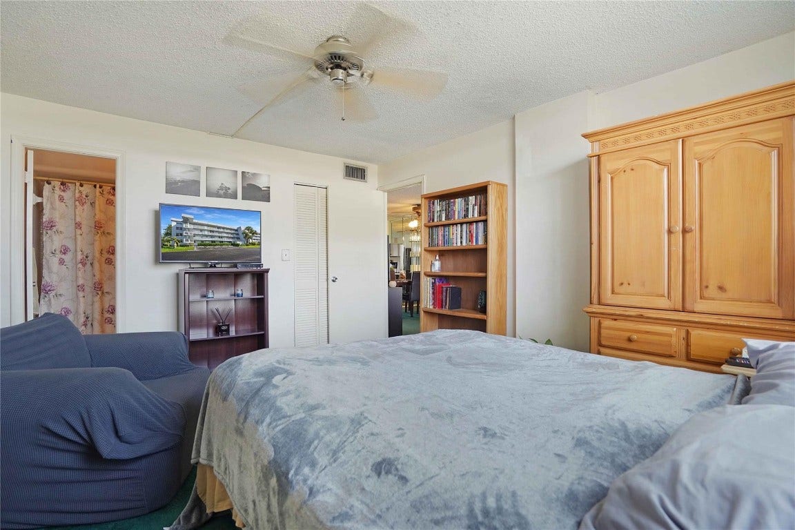 120 Royal Park Drive, #1B, Oakland Park, FL 33309