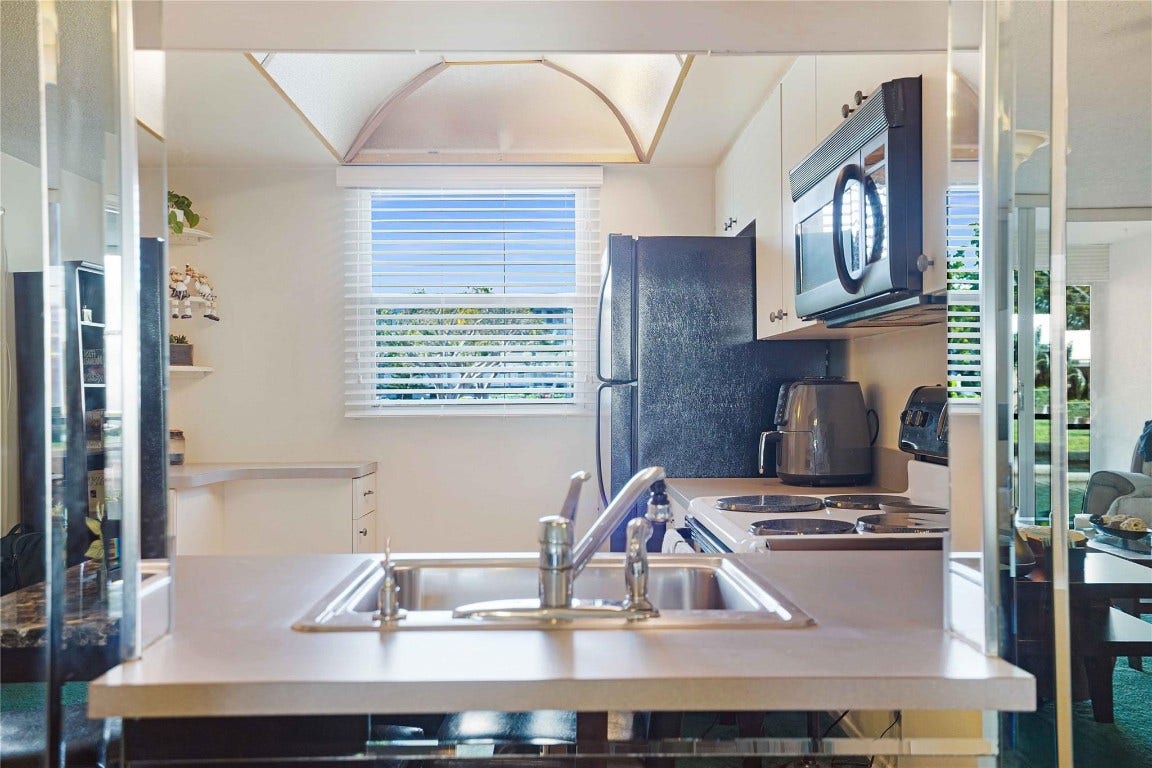 120 Royal Park Drive, #1B, Oakland Park, FL 33309