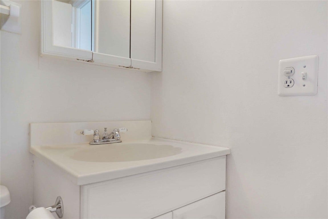 120 Royal Park Drive, #1B, Oakland Park, FL 33309