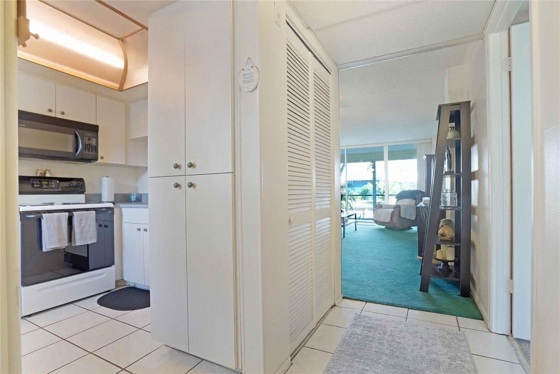 120 Royal Park Drive, #1B, Oakland Park, FL 33309
