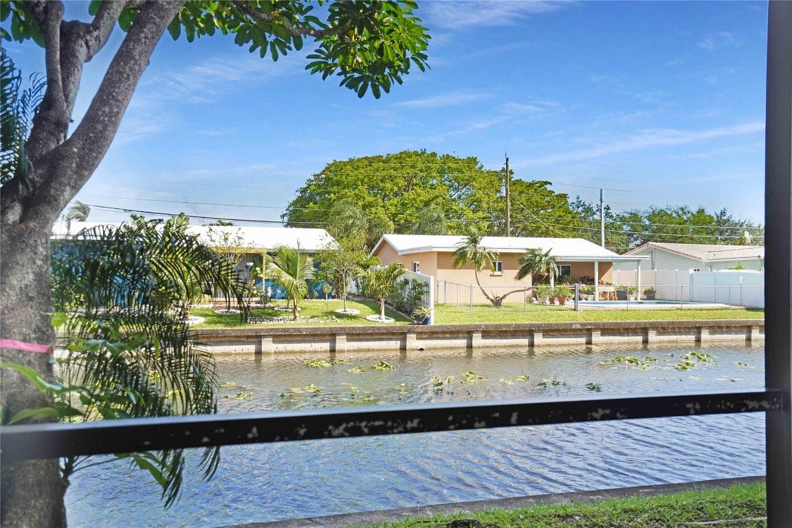 120 Royal Park Drive, #1B, Oakland Park, FL 33309