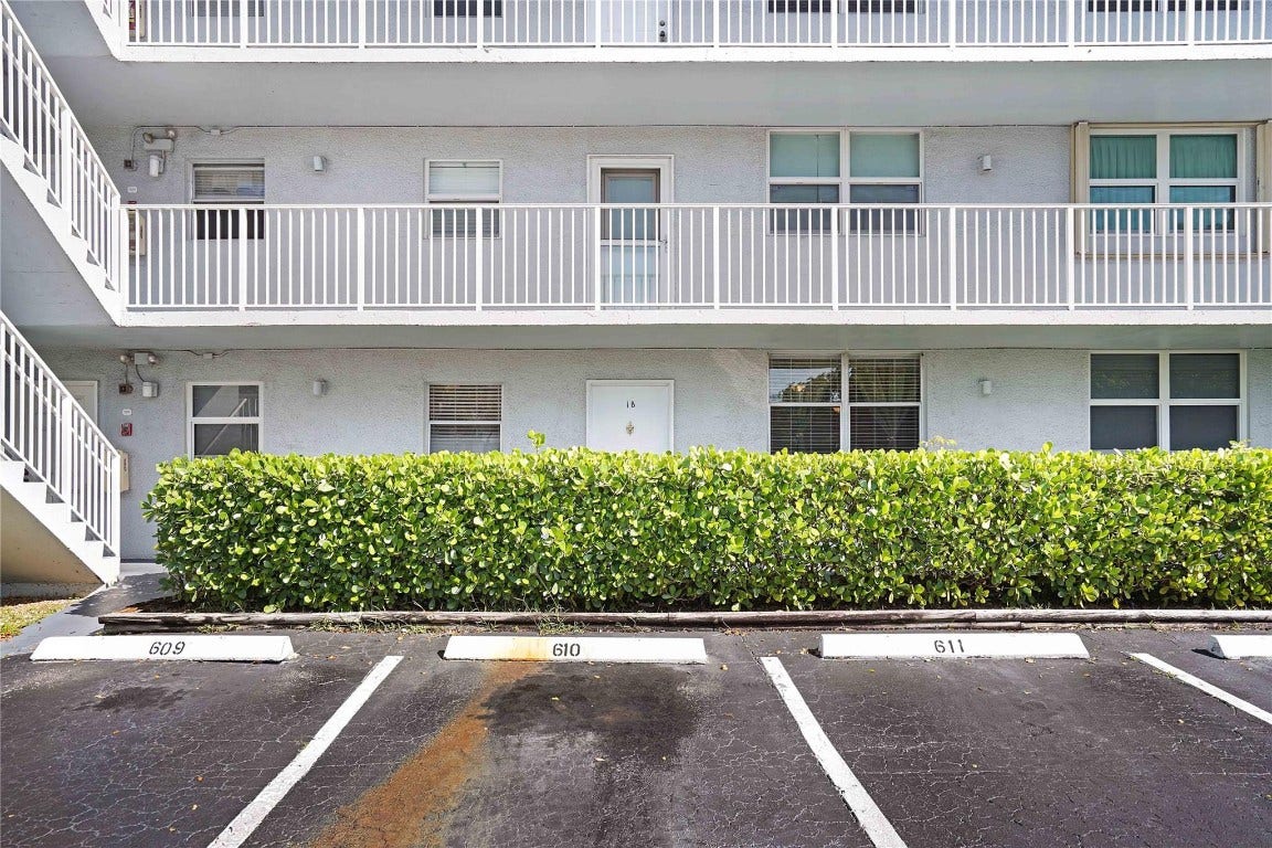 120 Royal Park Drive, #1B, Oakland Park, FL 33309