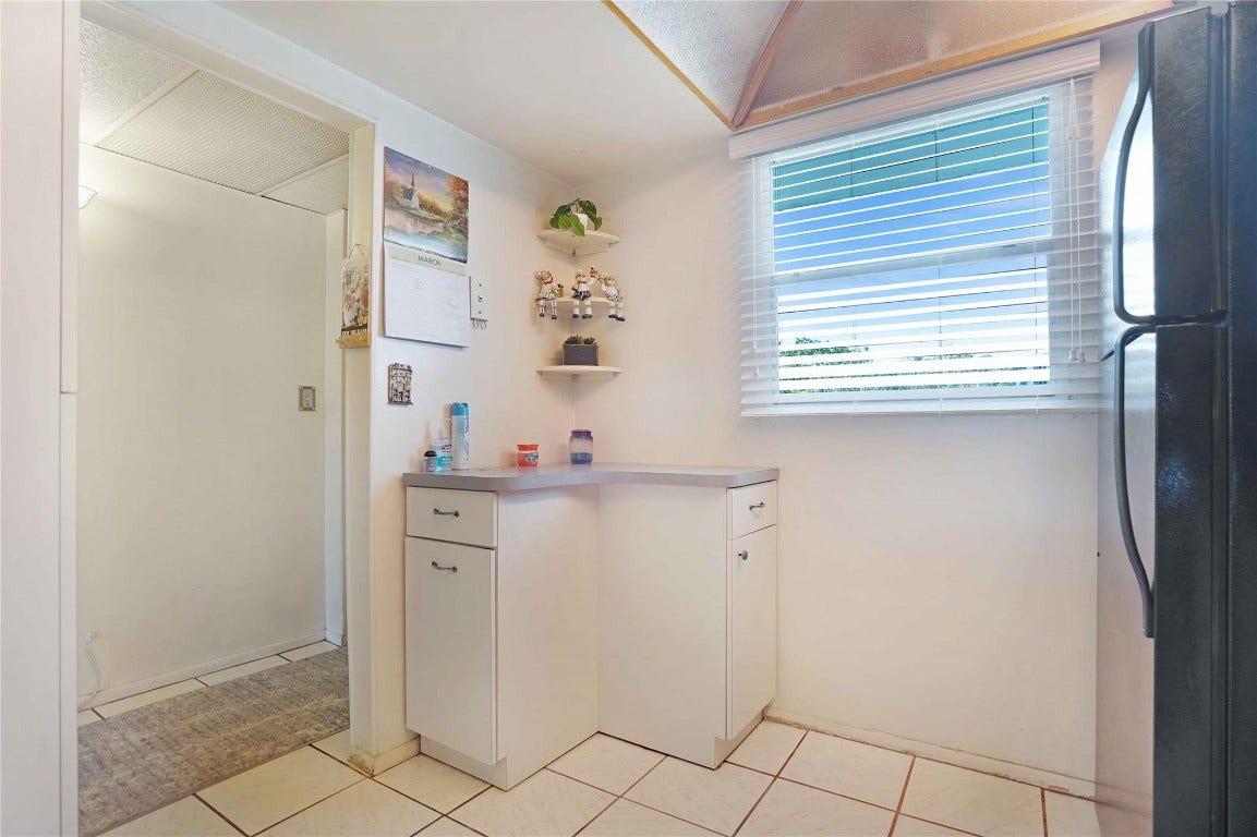 120 Royal Park Drive, #1B, Oakland Park, FL 33309