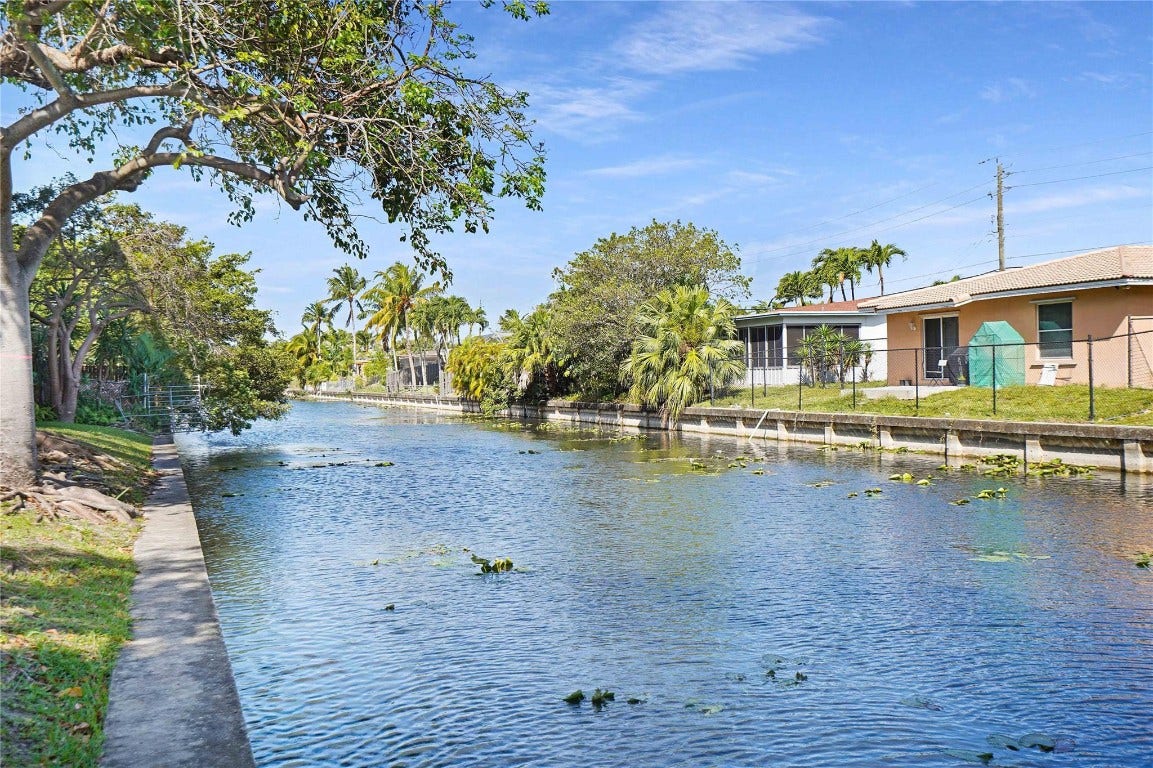 120 Royal Park Drive, #1B, Oakland Park, FL 33309