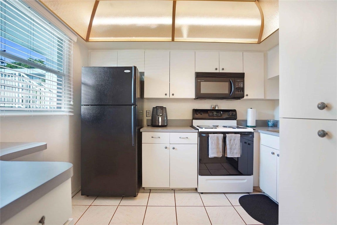 120 Royal Park Drive, #1B, Oakland Park, FL 33309