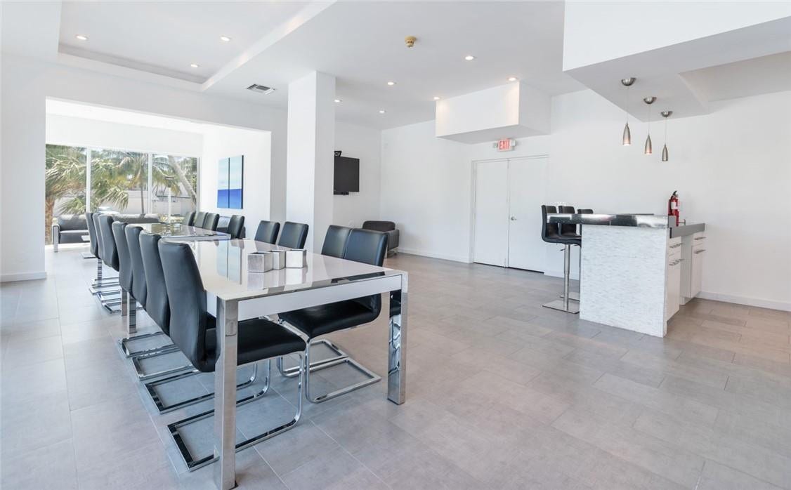 2841 N Ocean Boulevard, #802, Fort Lauderdale, FL 33308 Main floor social room