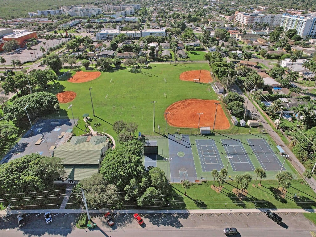 212 NE 2nd Court, Dania Beach, FL 33004 212 NE 2nd Court, Dania Beach, FL 33004