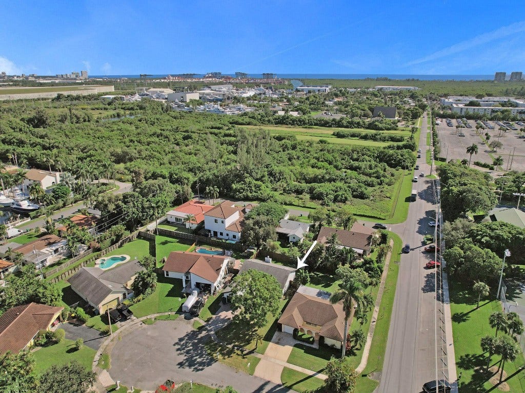 212 NE 2nd Court, Dania Beach, FL 33004 212 NE 2nd Court, Dania Beach, FL 33004