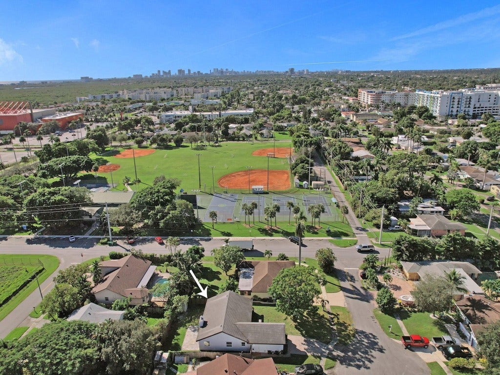 212 NE 2nd Court, Dania Beach, FL 33004 212 NE 2nd Court, Dania Beach, FL 33004