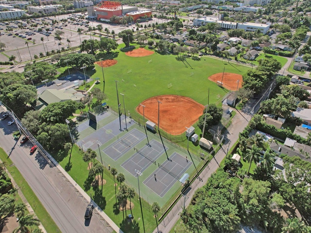 212 NE 2nd Court, Dania Beach, FL 33004 212 NE 2nd Court, Dania Beach, FL 33004