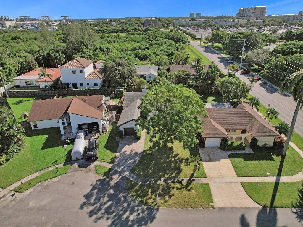212 NE 2nd Court, Dania Beach, FL 33004 212 NE 2nd Court, Dania Beach, FL 33004