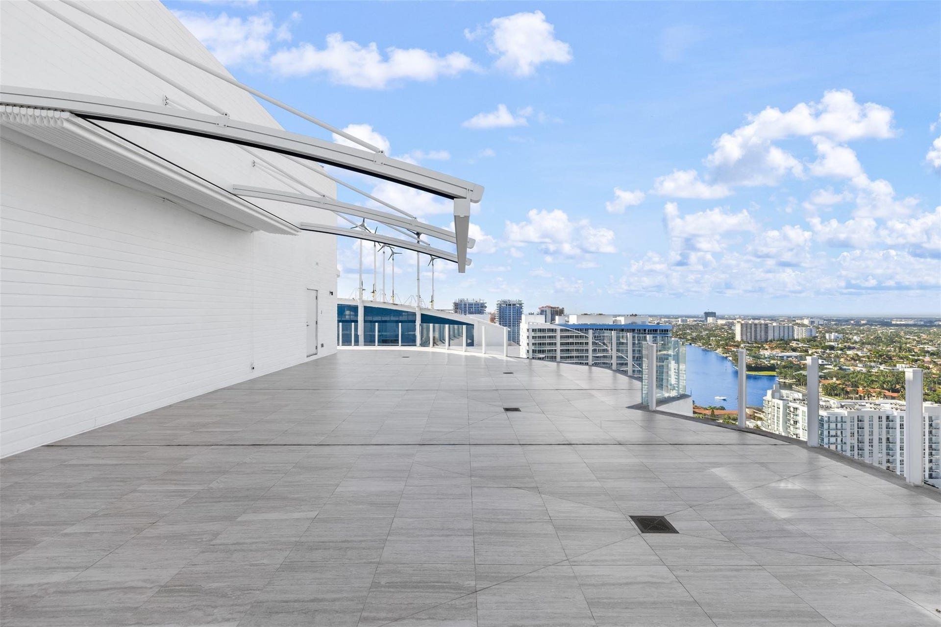 525 N Fort Lauderdale Beach Boulevard, #2201, Fort Lauderdale, FL 33304 Expansive Intracoastal Side Terrace