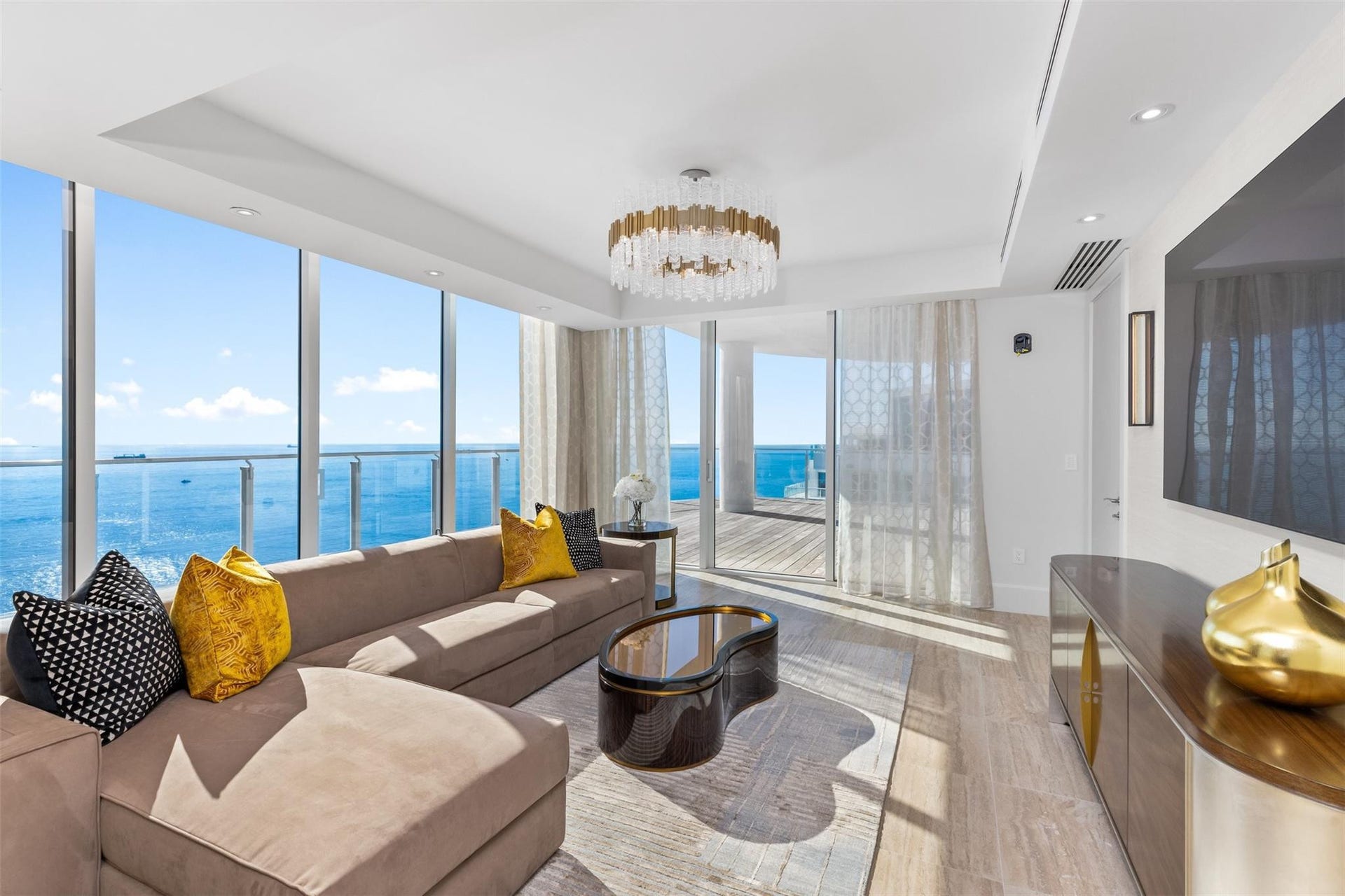 525 N Fort Lauderdale Beach Boulevard, #2201, Fort Lauderdale, FL 33304 Den/ Guest Bedroom