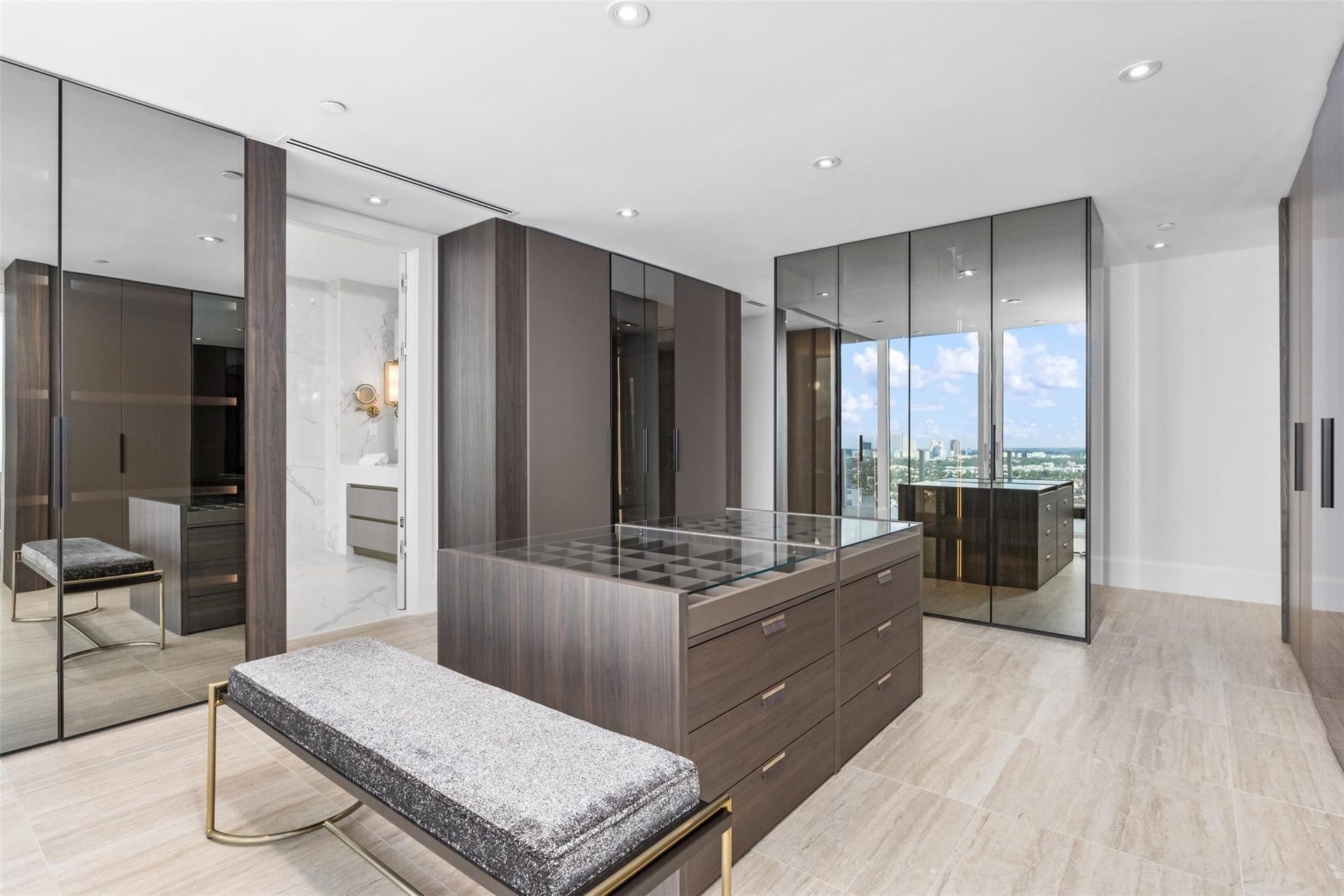 525 N Fort Lauderdale Beach Boulevard, #2201, Fort Lauderdale, FL 33304 Primary Closet