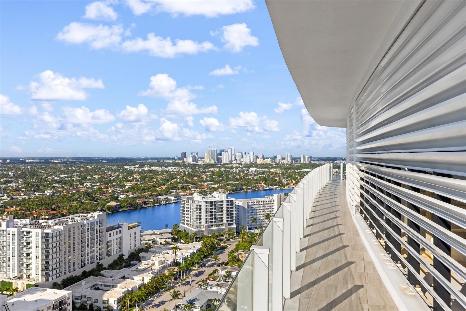 525 N Fort Lauderdale Beach Boulevard, #2201, Fort Lauderdale, FL 33304 Walkway to Intracoastal Side Terrace