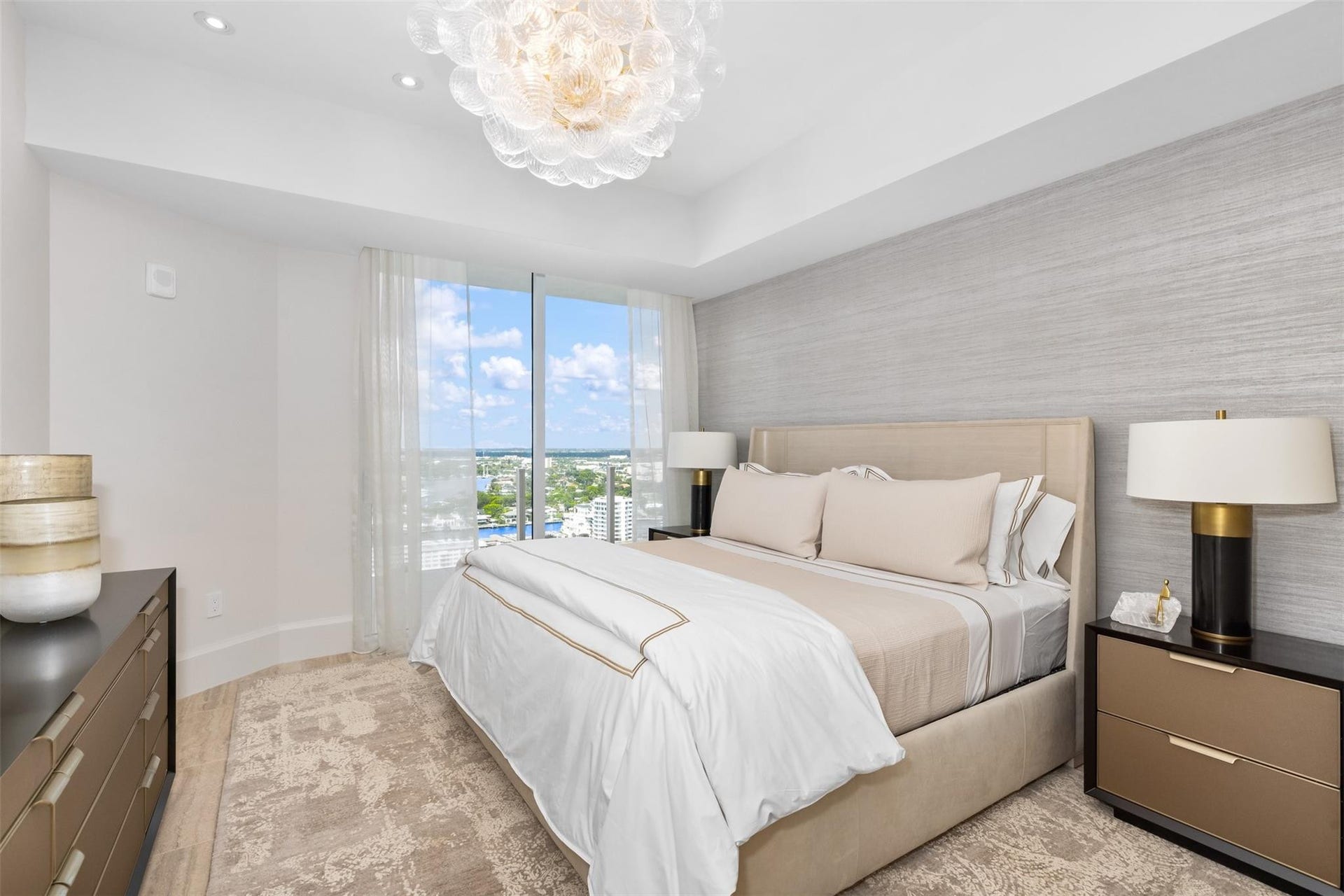 525 N Fort Lauderdale Beach Boulevard, #2201, Fort Lauderdale, FL 33304 Guest bedroom 1
