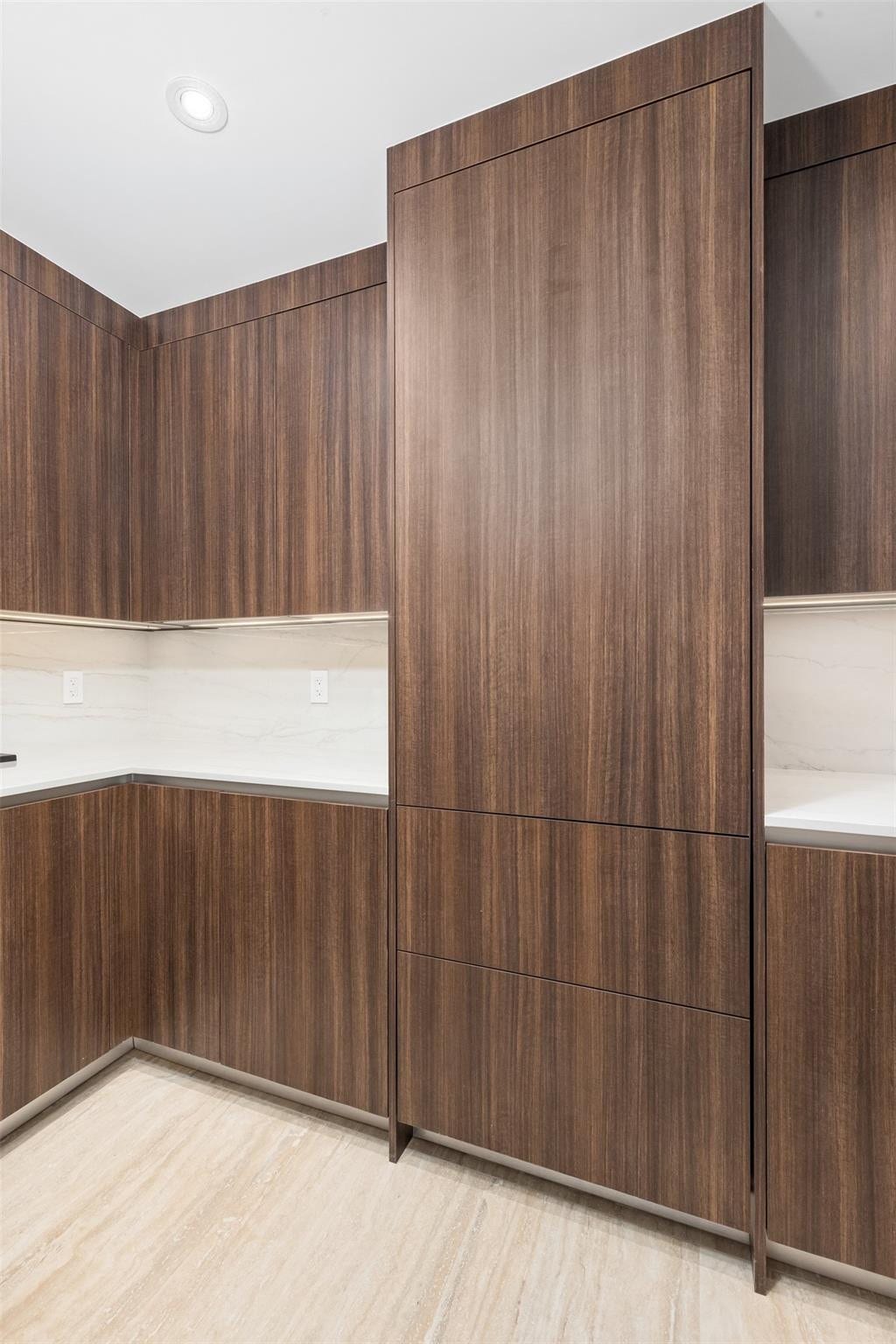 525 N Fort Lauderdale Beach Boulevard, #2201, Fort Lauderdale, FL 33304 Pantry