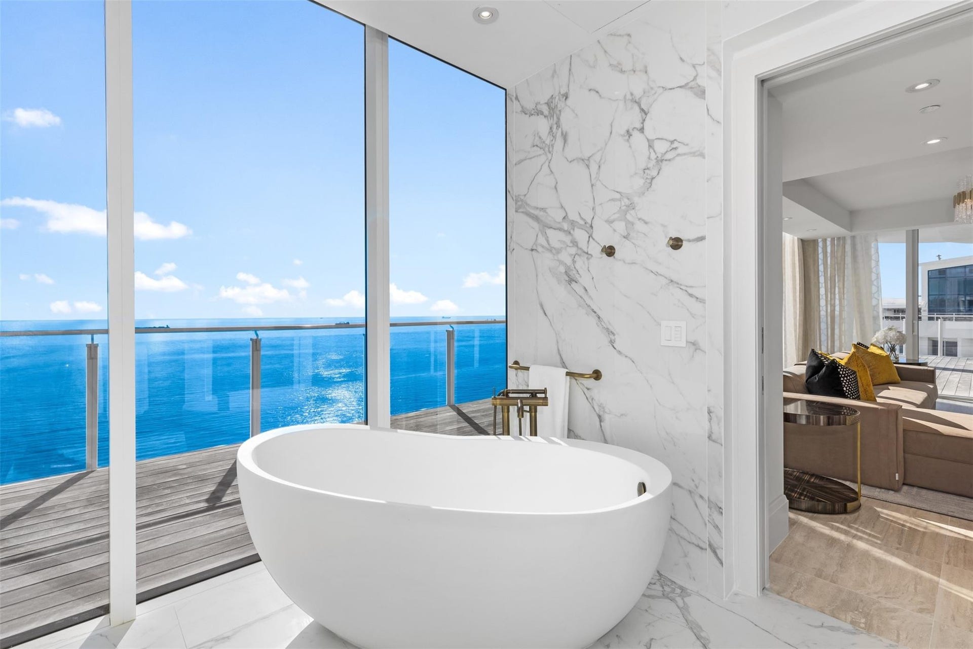 525 N Fort Lauderdale Beach Boulevard, #2201, Fort Lauderdale, FL 33304 Den/Guest Bathroom
