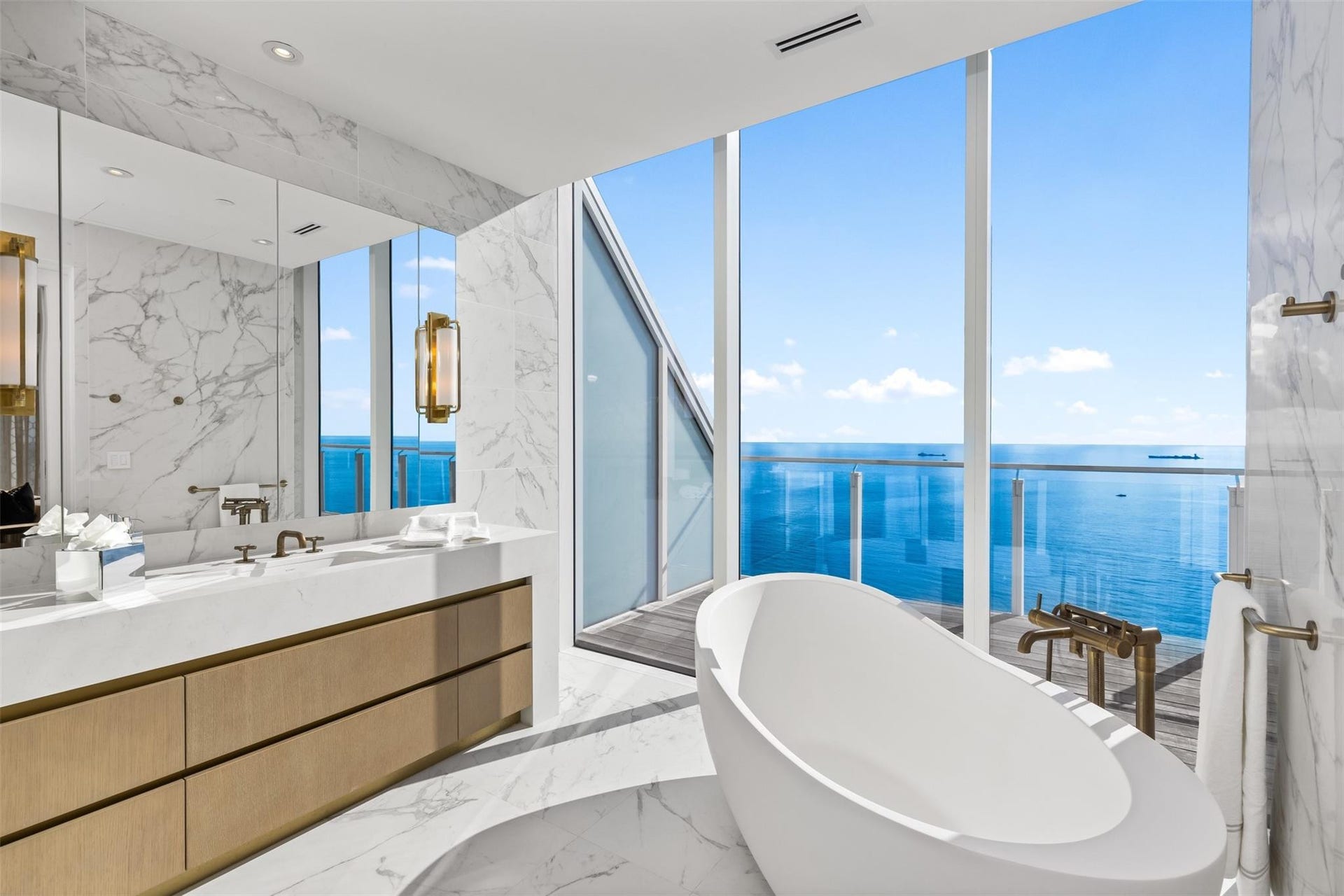 525 N Fort Lauderdale Beach Boulevard, #2201, Fort Lauderdale, FL 33304 Den/Guest Bathroom