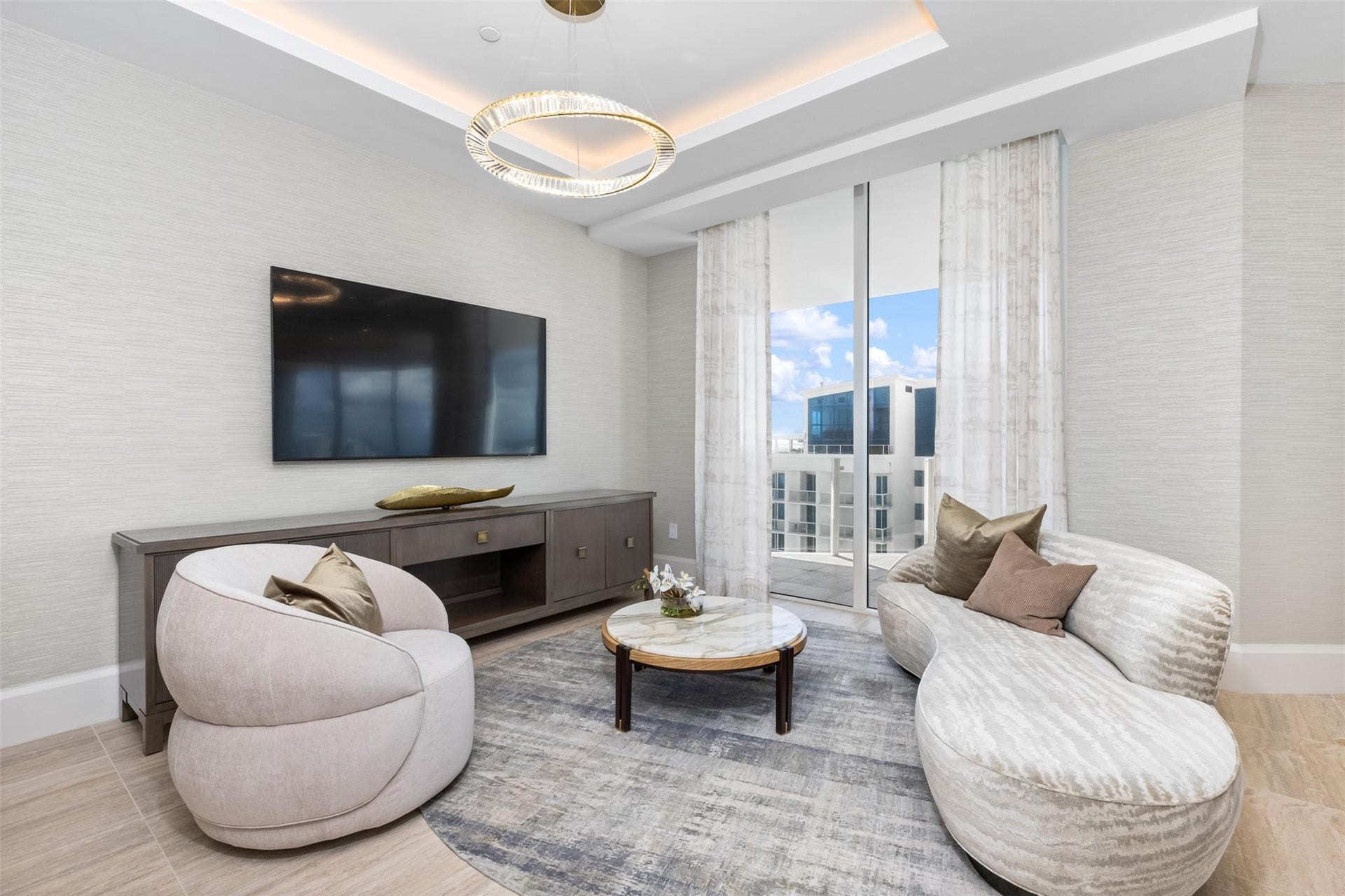 525 N Fort Lauderdale Beach Boulevard, #2201, Fort Lauderdale, FL 33304 Sitting Area