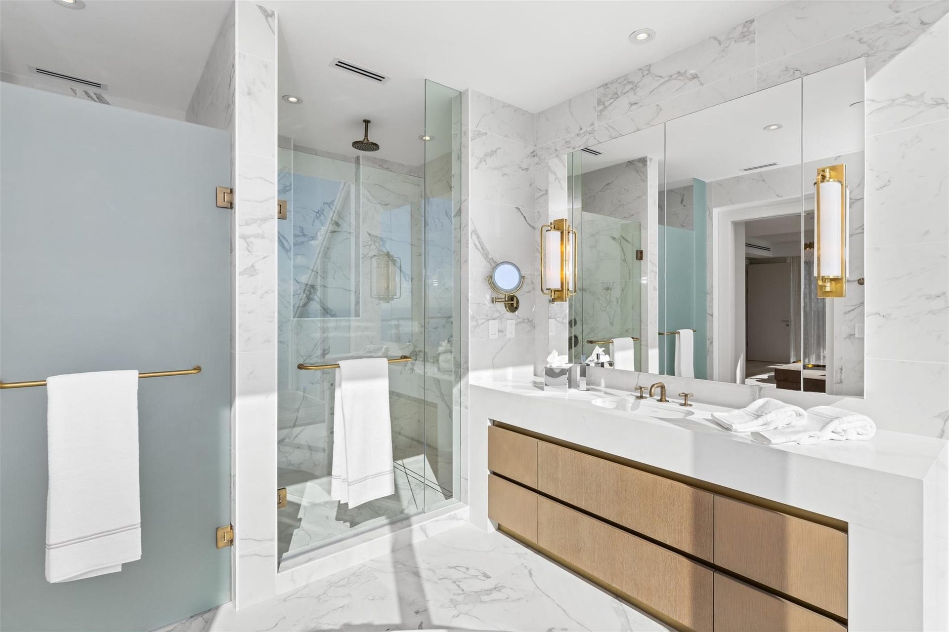 525 N Fort Lauderdale Beach Boulevard, #2201, Fort Lauderdale, FL 33304 Den/Guest Bathroom