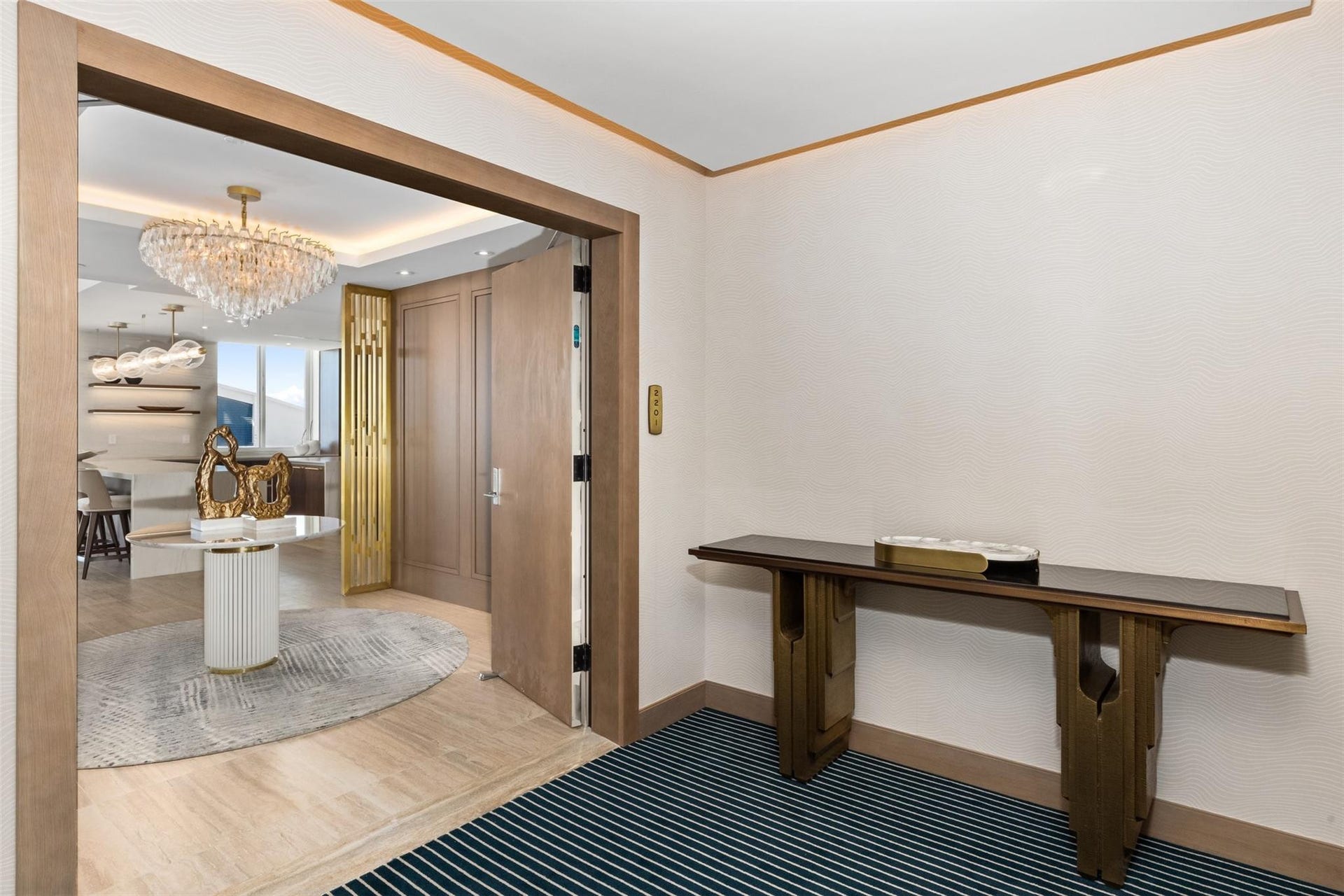 525 N Fort Lauderdale Beach Boulevard, #2201, Fort Lauderdale, FL 33304 Foyer