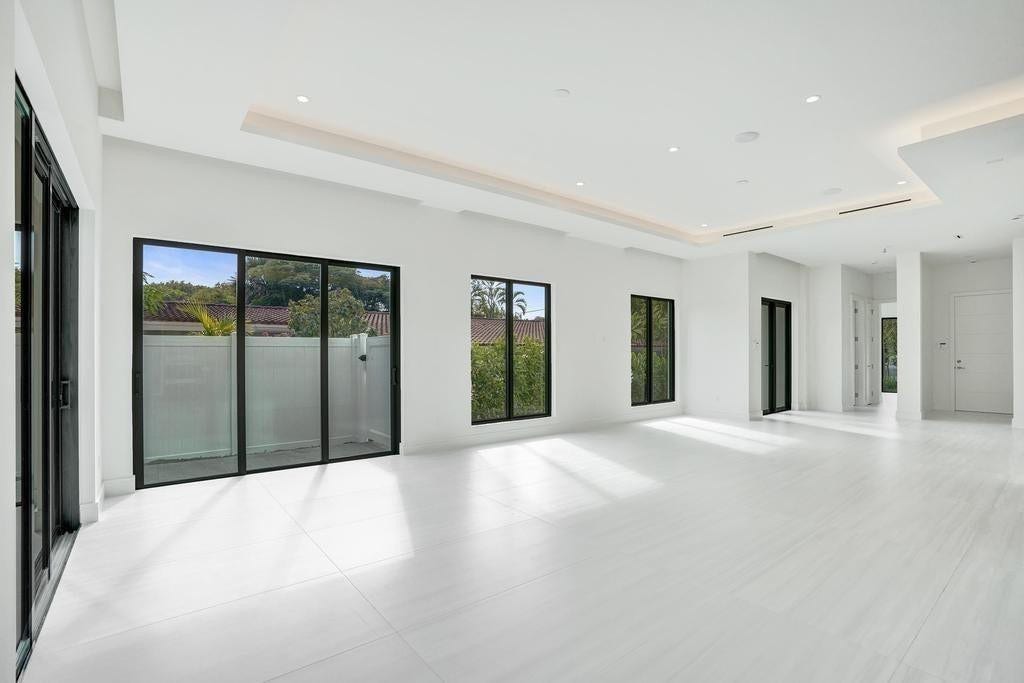 Dining Area  Open Access to the Living Room and Kitchen, Creating a Seamless Entertaining Layout.