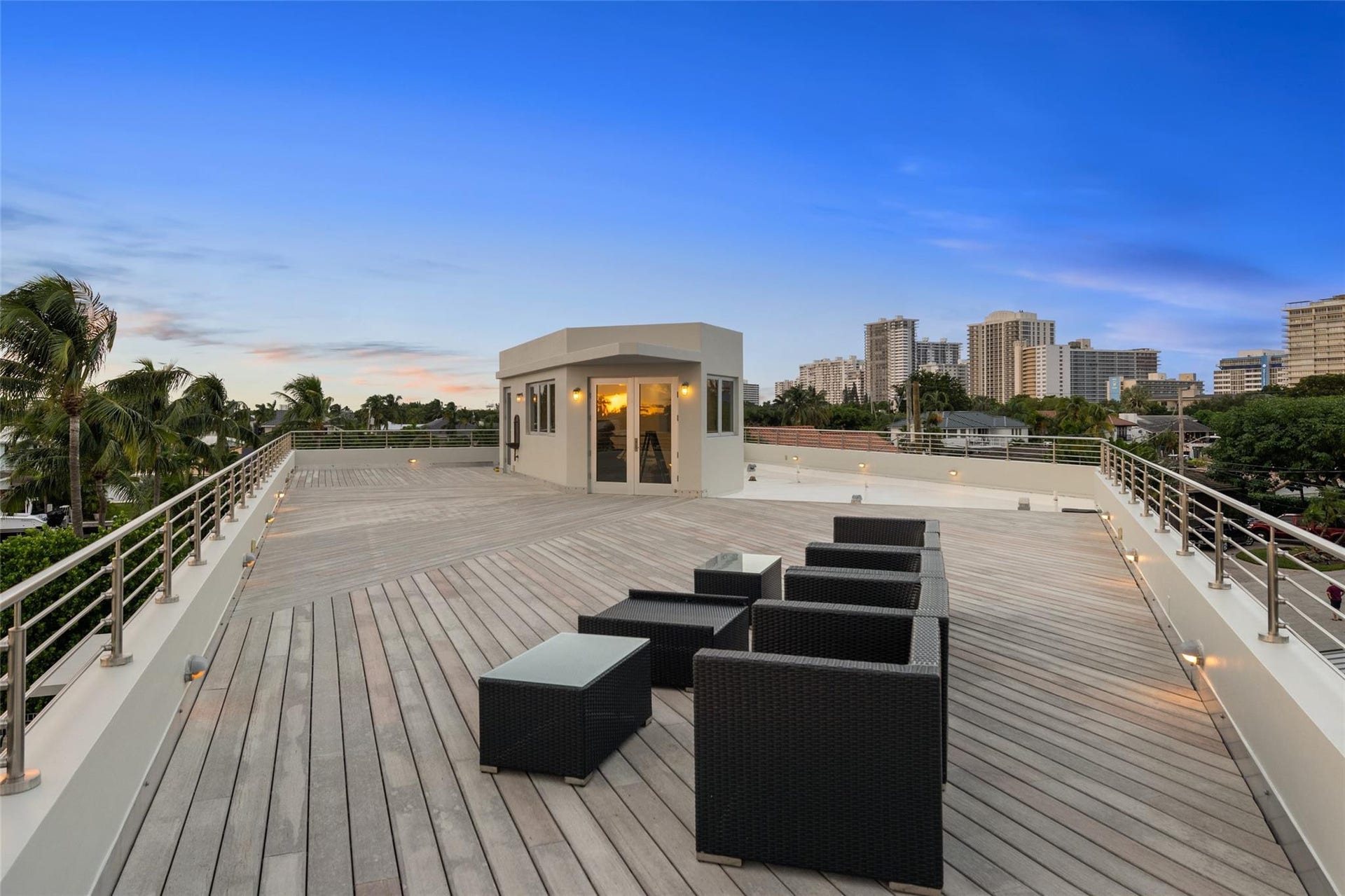 West Sunset Views & Composite Roof Deck with Elevator