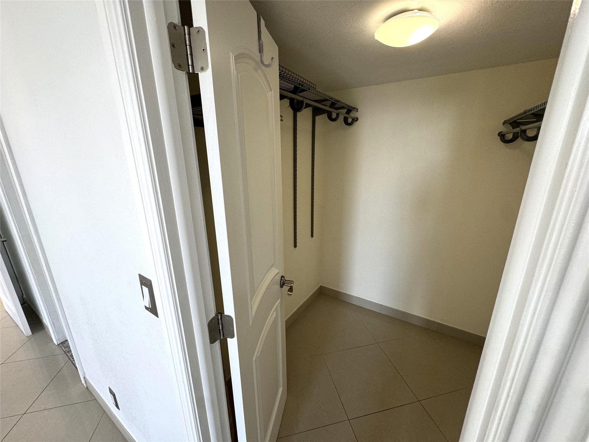 4800 Bayview Drive, #406, Fort Lauderdale, FL 33308 4800 Bayview Drive, #406, Fort Lauderdale, FL 33308