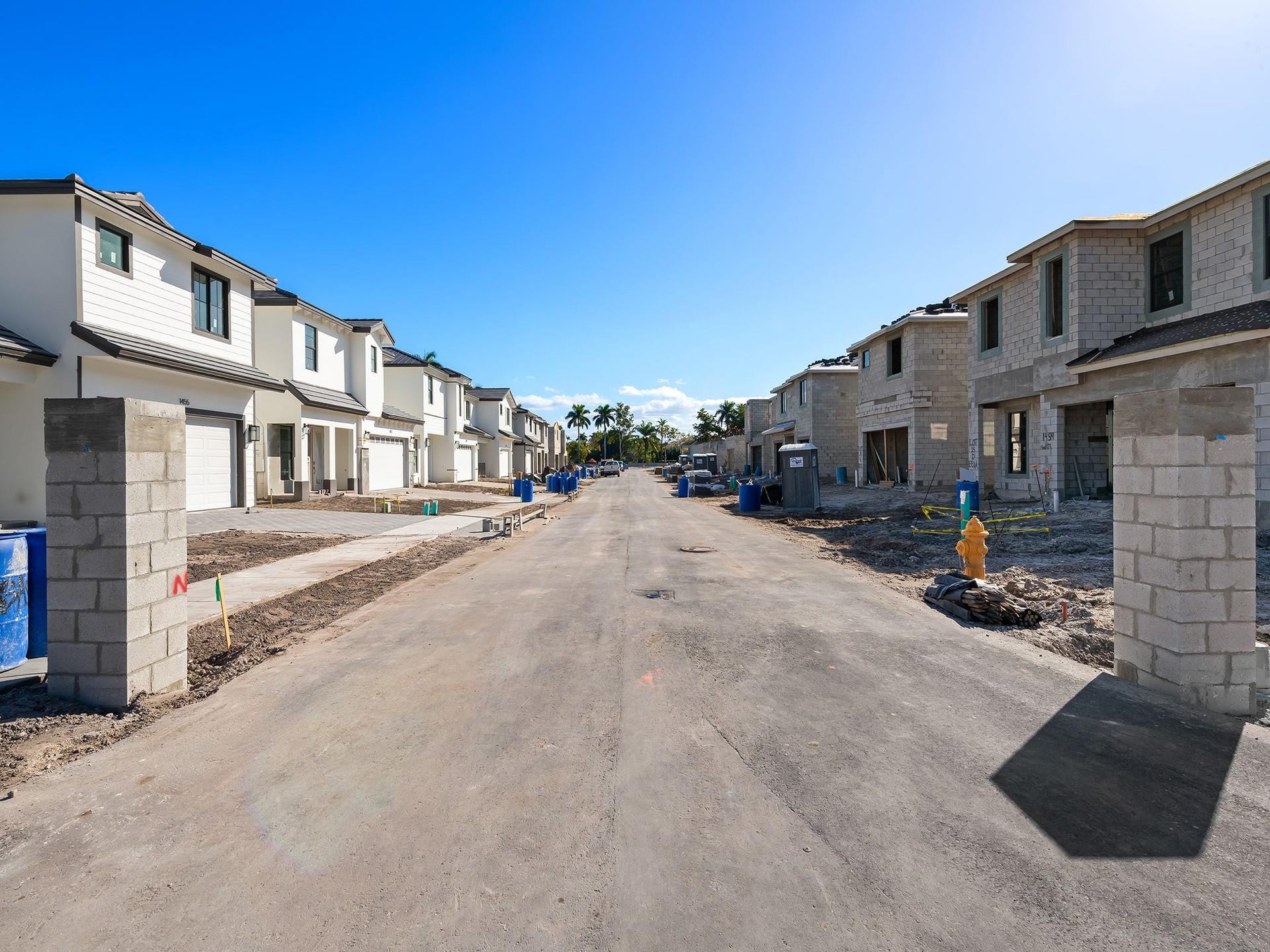 1453 SW 23rd Court, Fort Lauderdale, FL 33315 Community Entrance - January 2025
