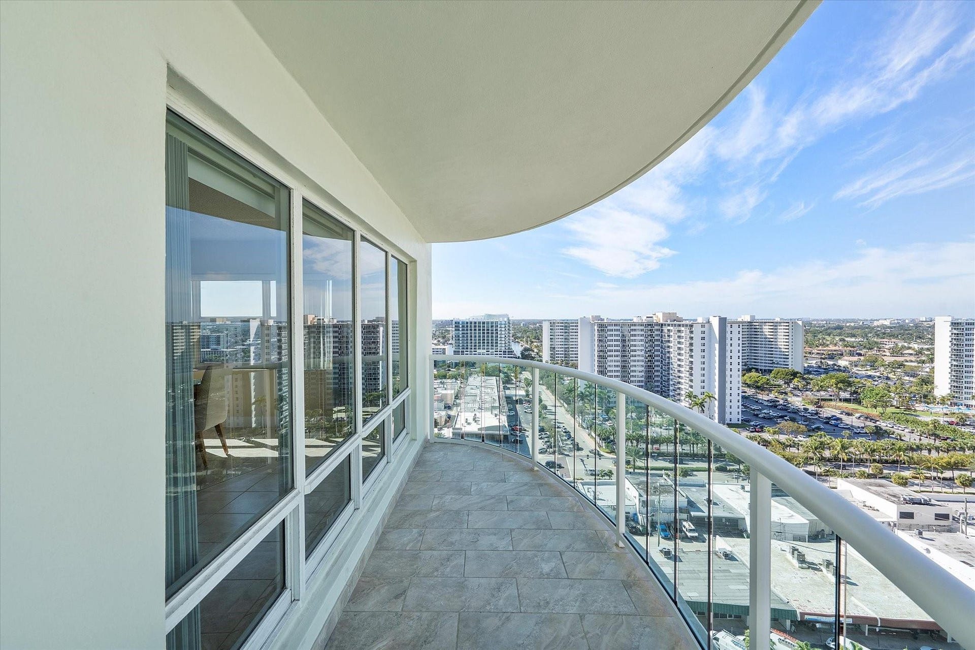 BALCONY CITY VIEWS