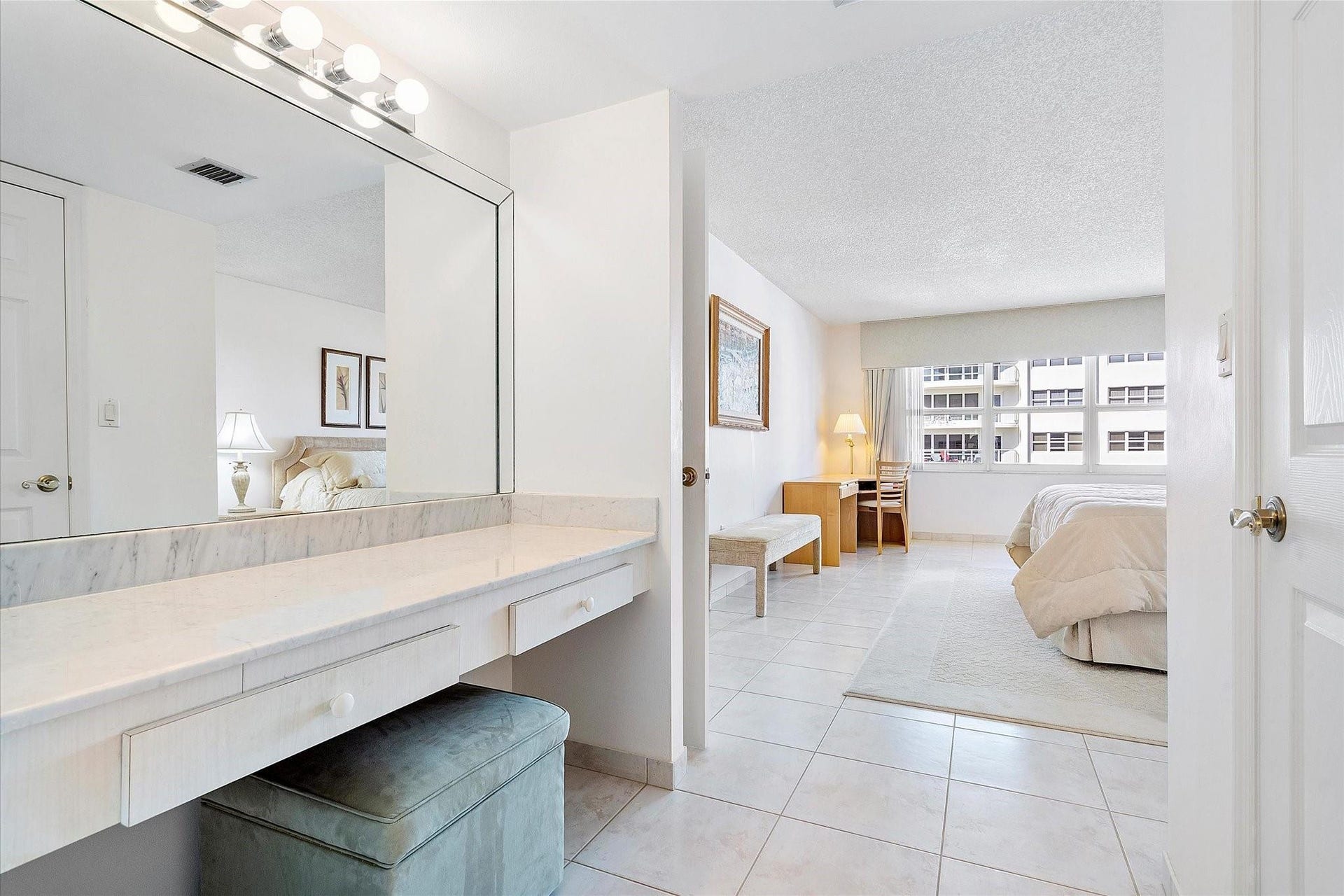 DRESSING AREA IN MASTER BEDROOM