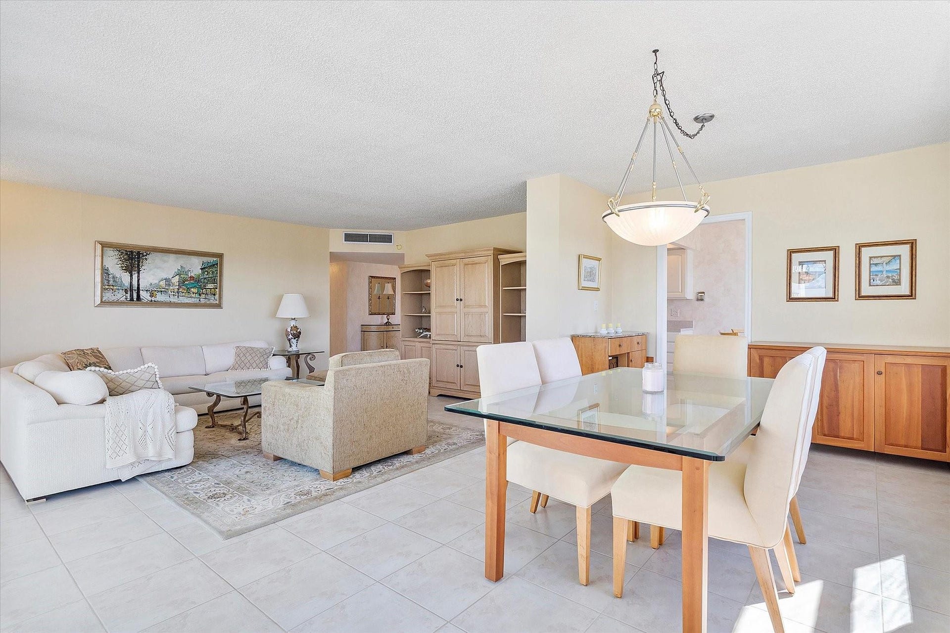 LIVING ROOM/DINNING ROOM