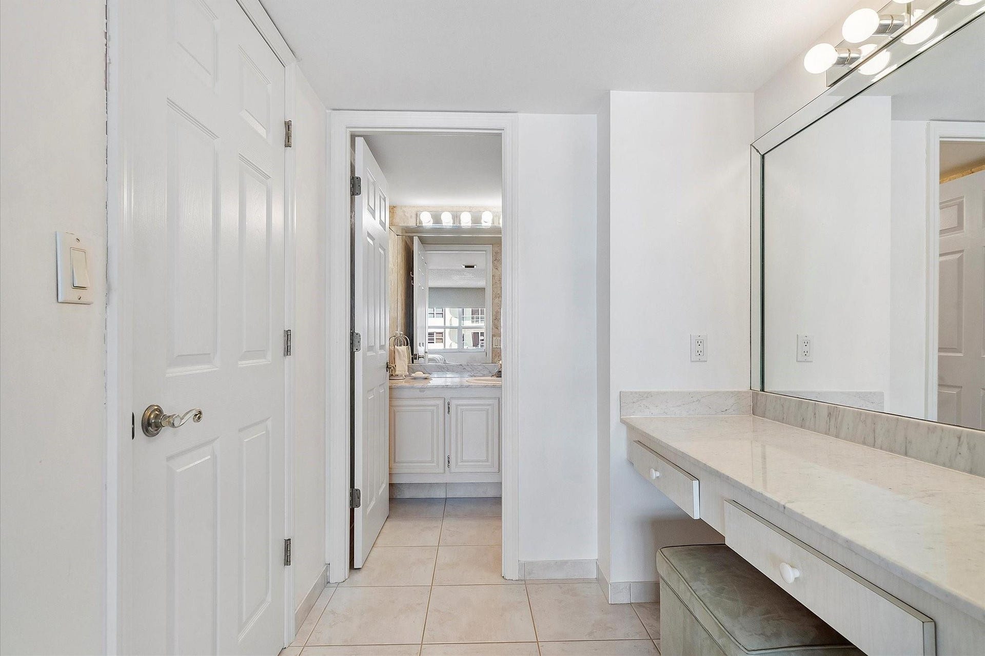 DRESSING AREA IN MASTER BEDROOM