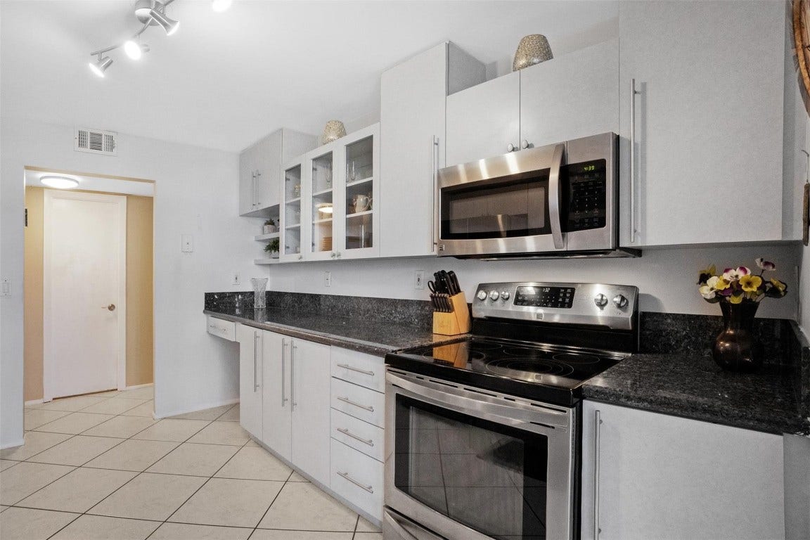 200 Leslie Drive, #915, Hallandale Beach, FL 33009