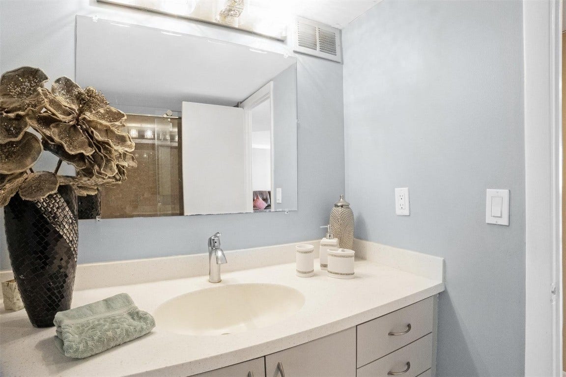200 Leslie Drive, #915, Hallandale Beach, FL 33009