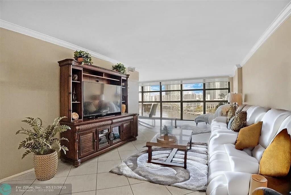200 Leslie Drive, #915, Hallandale Beach, FL 33009