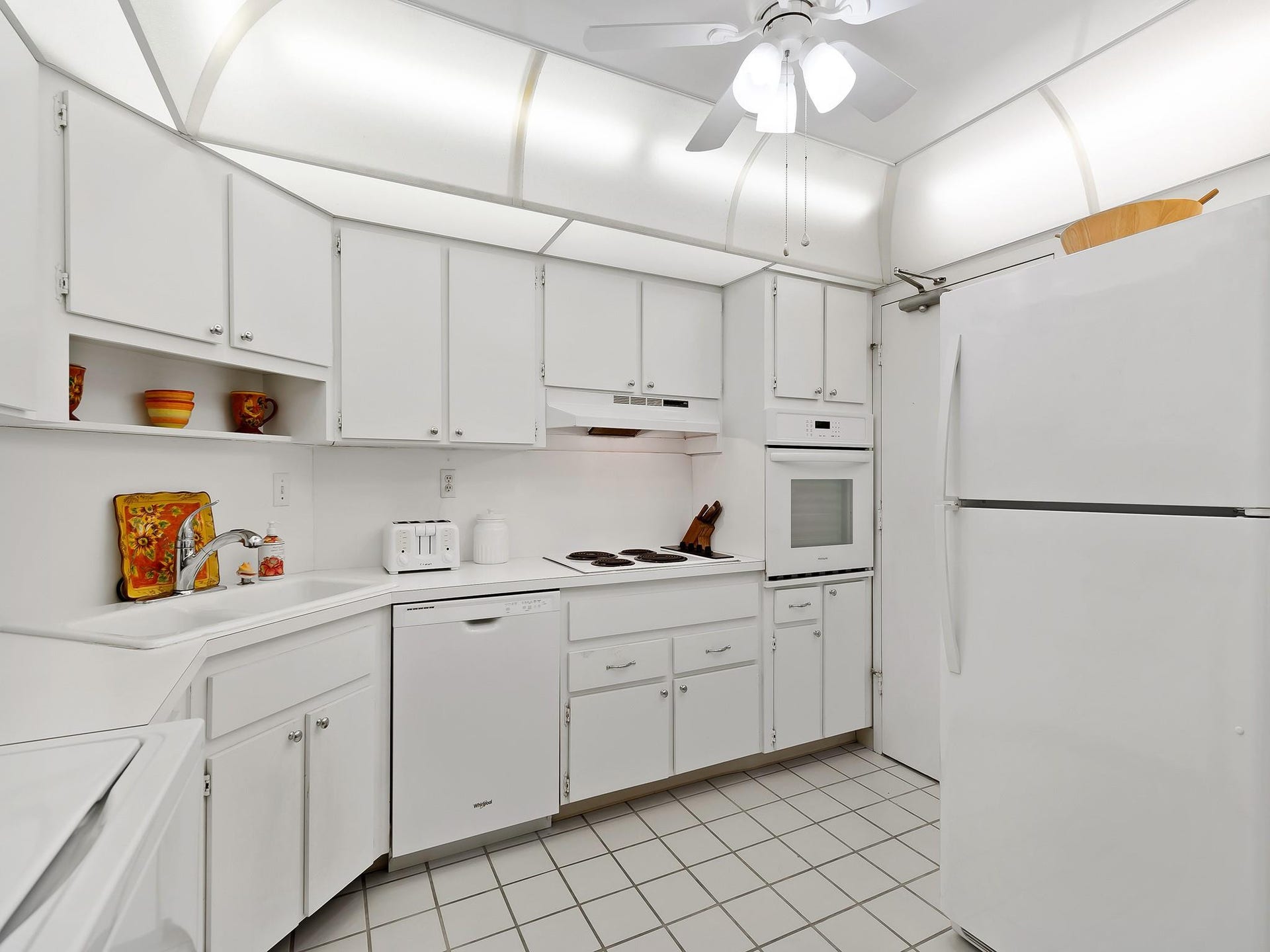 FULLY APPLIANCED KITCHEN