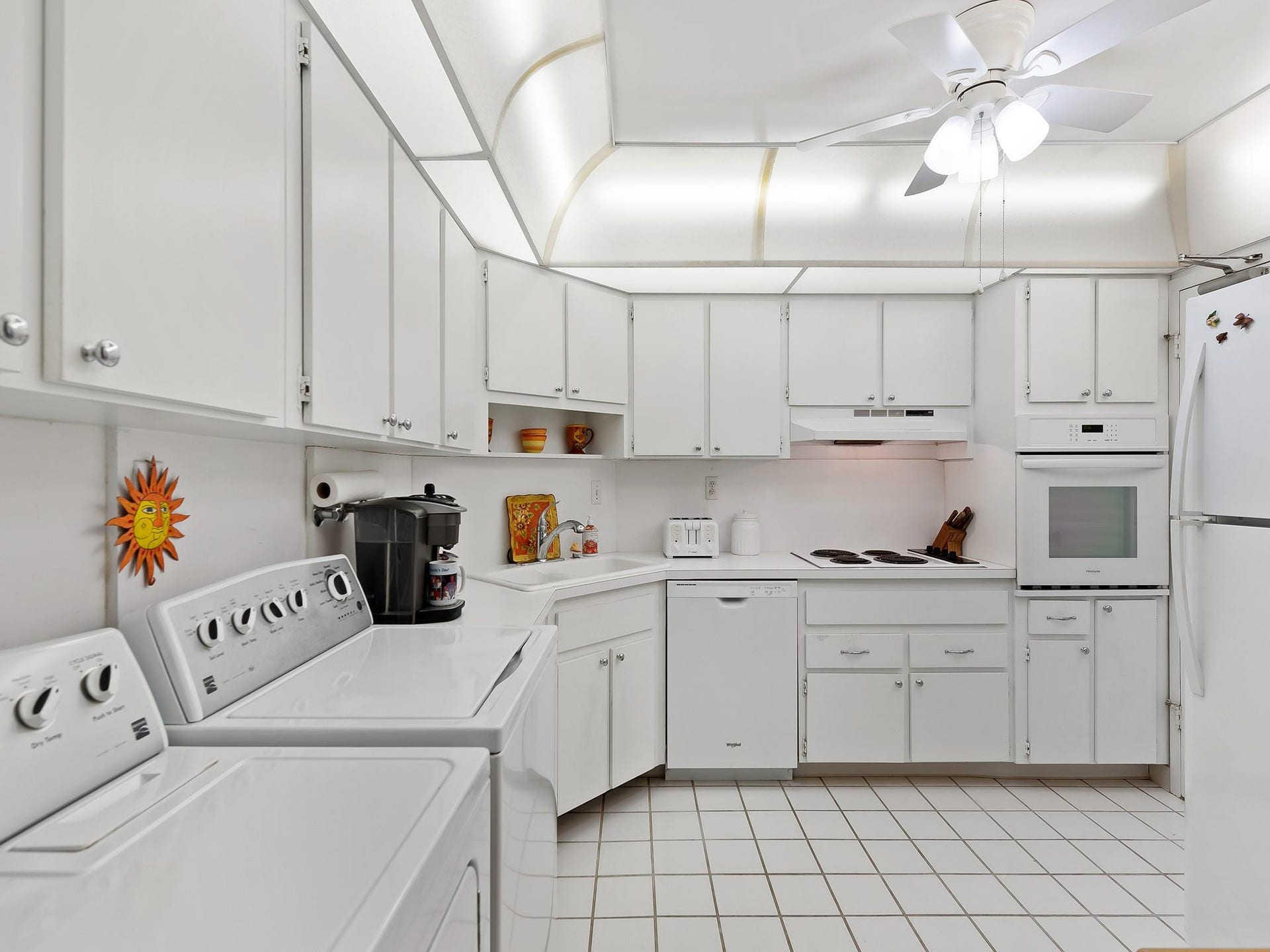 SPACIOUS KITCHEN