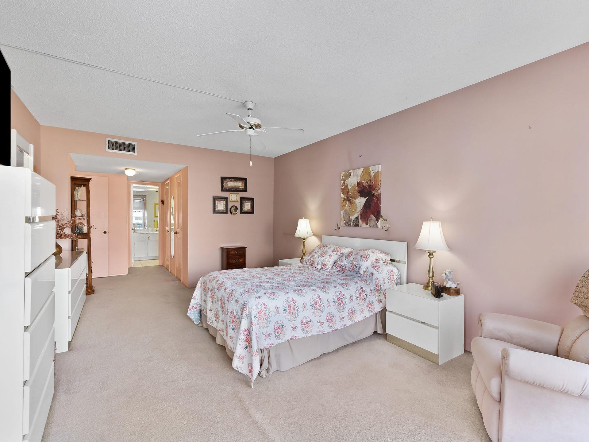 GENEROUS SIZED PRIMARY BEDROOM