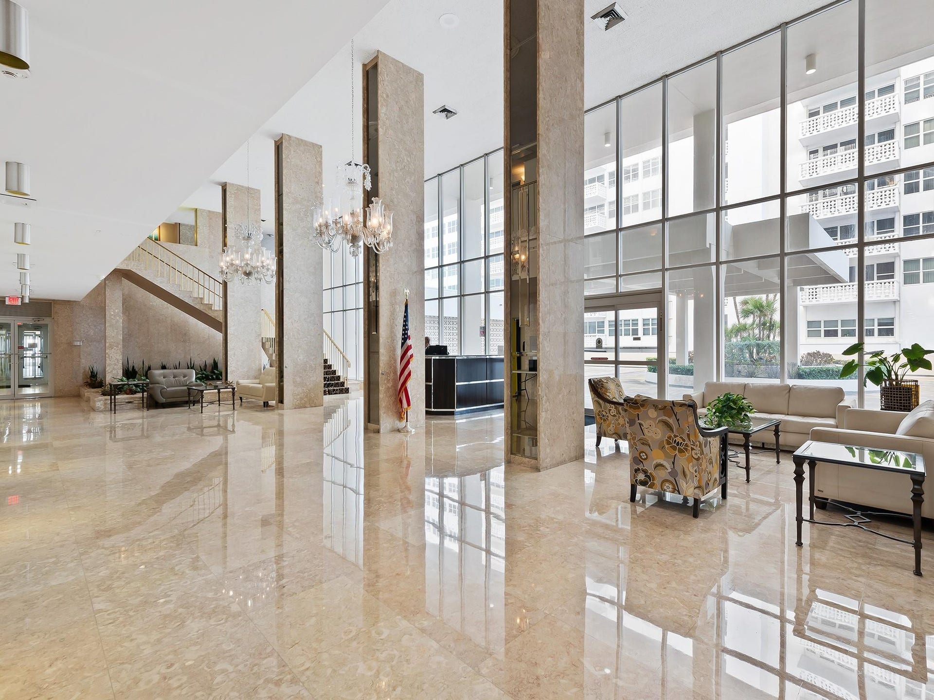 LOBBY ENTRANCE TO OCEAN CLUB