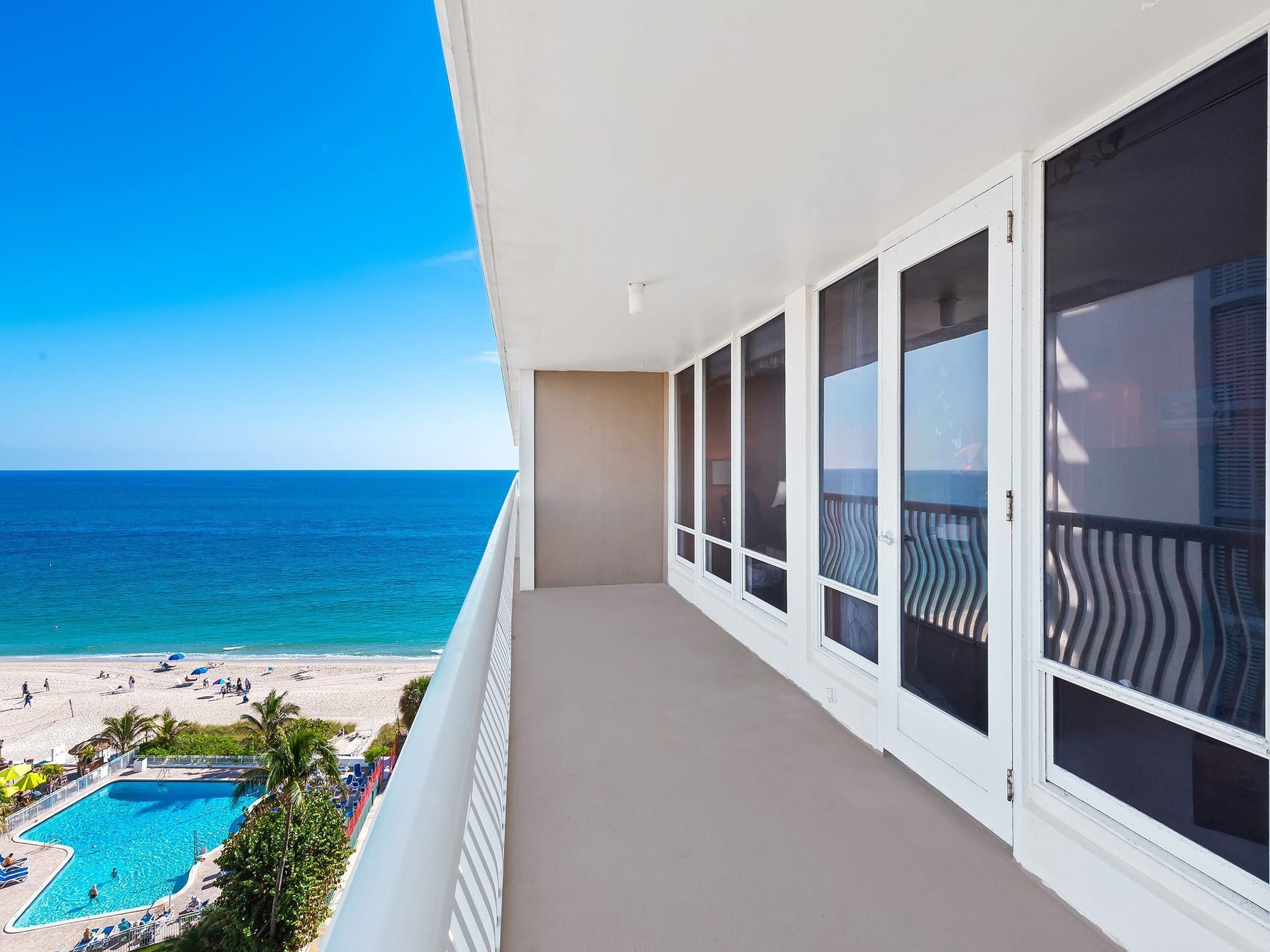 PRIVATE BALCONY