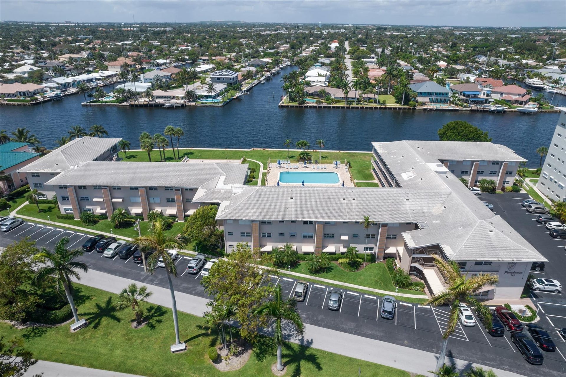 Gorgeous waterfront community in Deerfield Beach