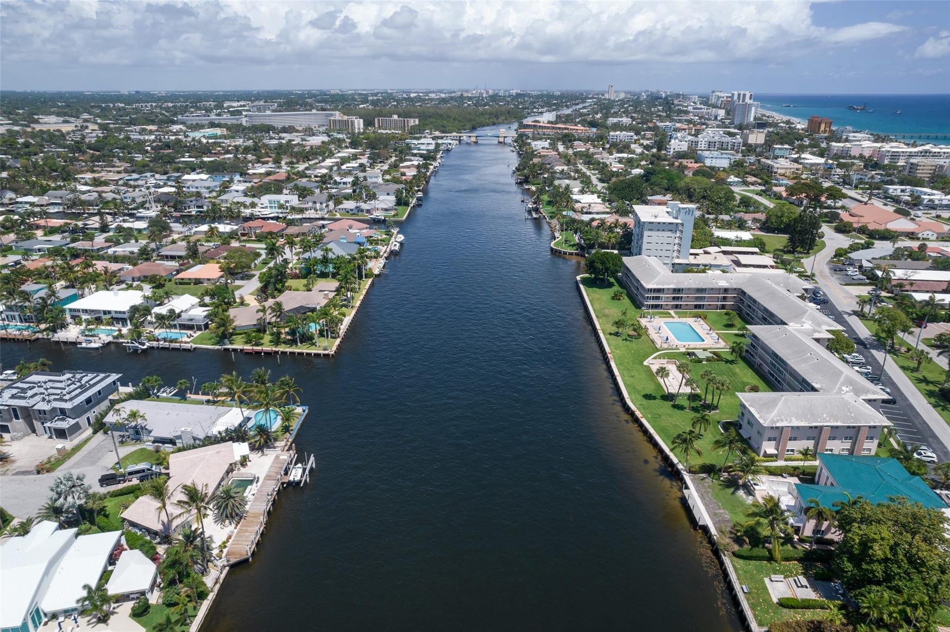 Great location right on the main Intracoastal in Deerfield Beach