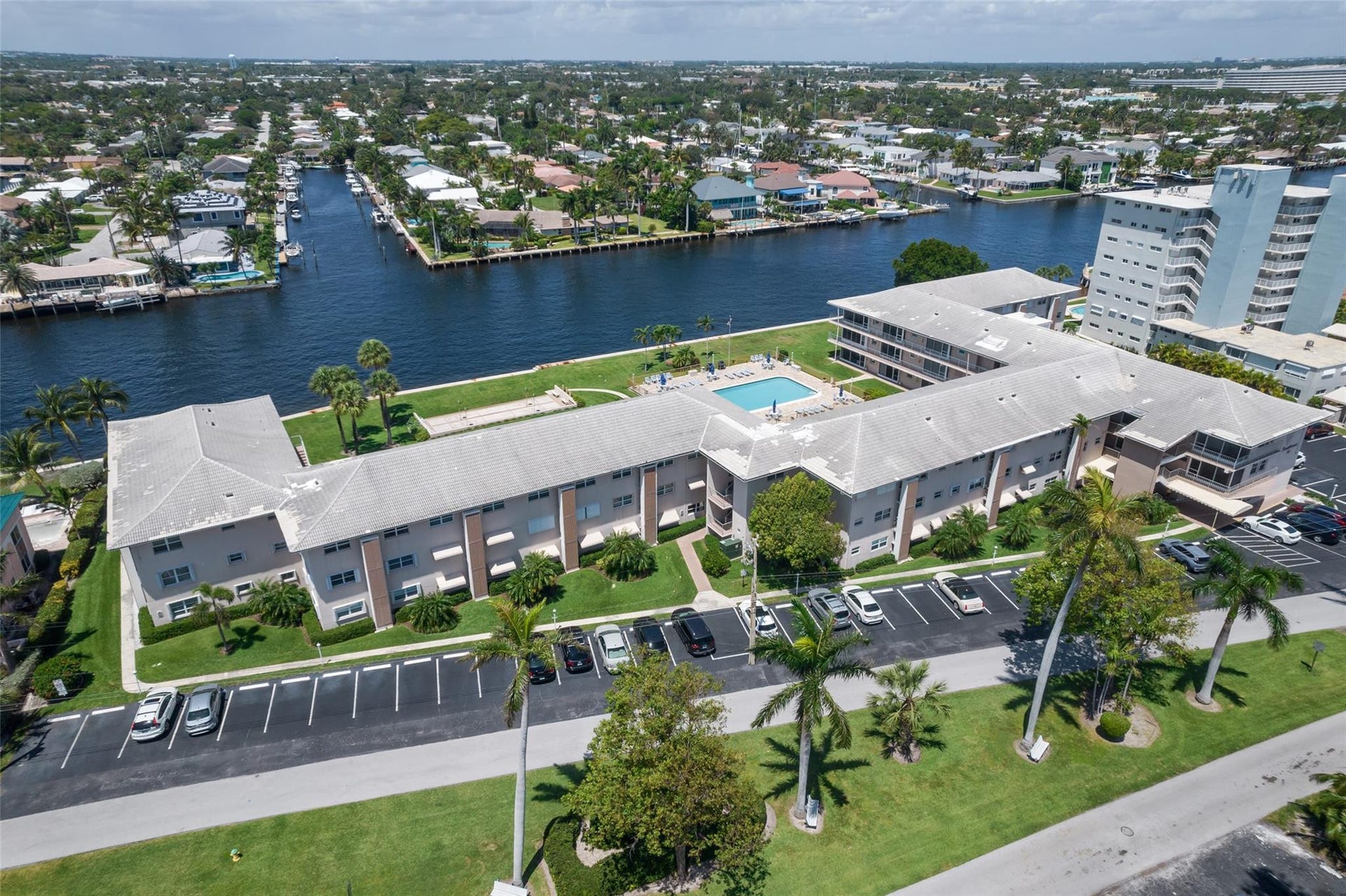Perfectly situated in Deerfield Beach and shirt walk to beach, dining and more